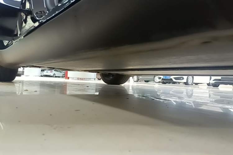 Used Tesla Model Y 2023 Rear-Wheel-Drive Version Right Side Sill