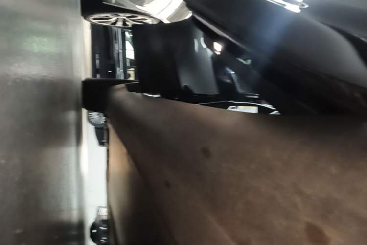 Used Tesla Model Y 2023 Rear-Wheel-Drive Version Right Side Sill