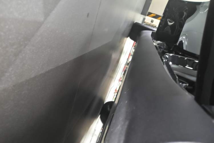 Used Tesla Model Y 2023 Rear-Wheel-Drive Version Right Side Sill