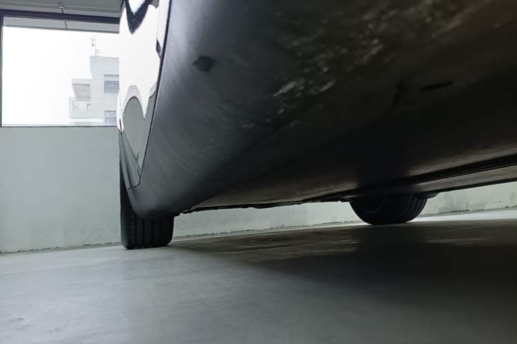 Used Tesla Model Y 2023 Rear-Wheel-Drive Version Right Side Sill