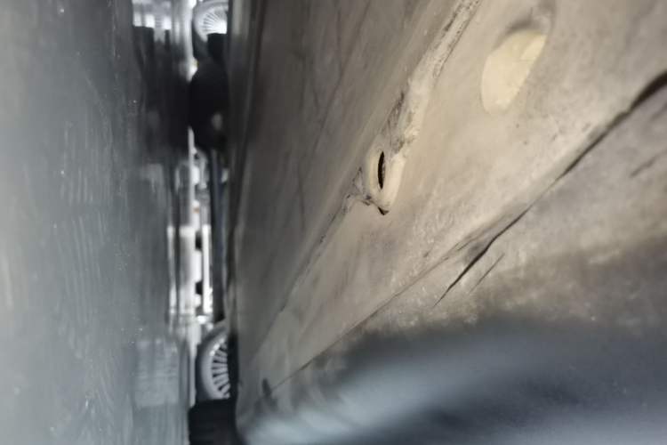 Used Tesla Model Y 2023 Rear-Wheel-Drive Version Right Side Sill