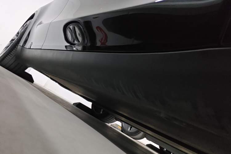 Used Tesla Model Y 2023 High-Performance All-Wheel-Drive Version Right Side Sill