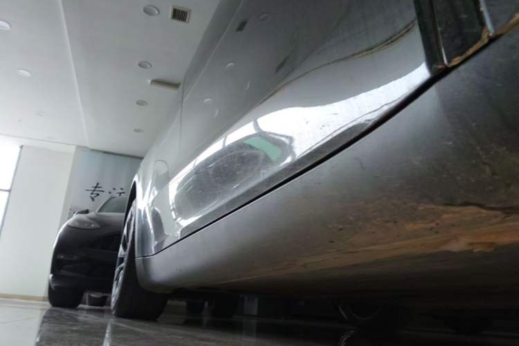 Used Tesla Model Y 2023 Rear-Wheel-Drive Version Right Side Sill