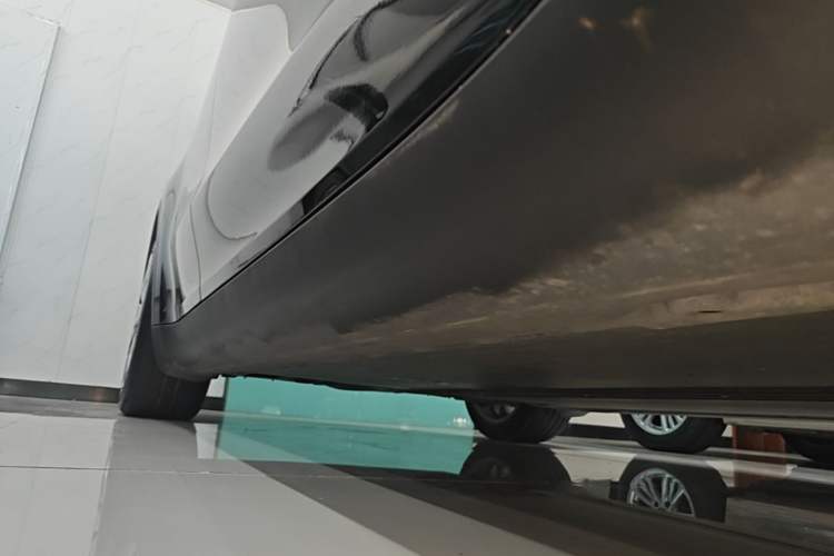 Used Tesla Model Y 2023 Rear-Wheel-Drive Version Right Side Sill