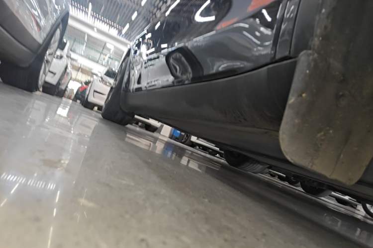 Used Tesla Model Y 2023 Rear-Wheel-Drive Version Right Side Sill