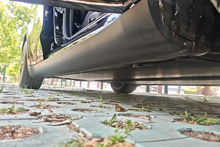 Used Tesla Model Y 2023 Rear-Wheel-Drive Version Right Side Sill