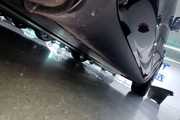 Used Tesla Model Y 2023 Rear-Wheel-Drive Version Right Side Sill