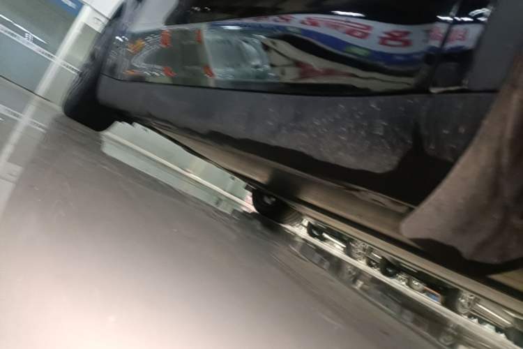 Used Tesla Model Y 2023 Rear-Wheel-Drive Version Right Side Sill