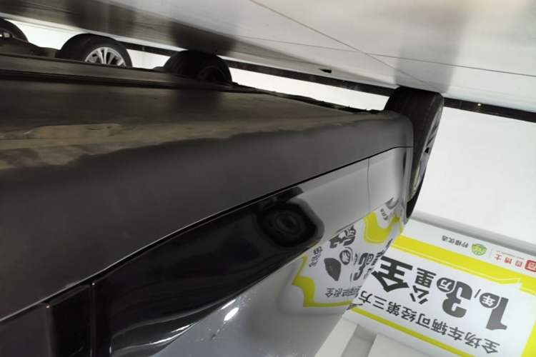 Used Tesla Model Y 2023 Long-Range All-Wheel-Drive Version Right Side Sill