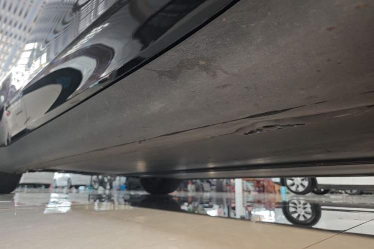 Used Tesla Model Y 2023 Rear-Wheel-Drive Version Right Side Sill