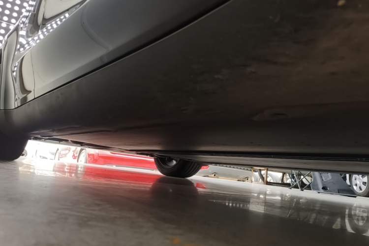 Used Tesla Model Y 2023 Rear-Wheel-Drive Version Right Side Sill