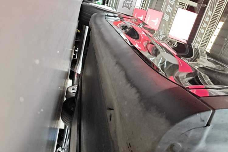 Used Tesla Model Y 2023 Rear-Wheel-Drive Version Right Side Sill