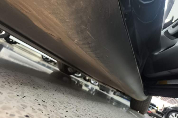 Used Tesla Model Y 2023 High-Performance All-Wheel-Drive Version Right Side Sill
