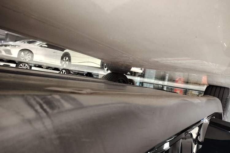 Used Tesla Model Y 2023 Rear-Wheel-Drive Version Right Side Sill
