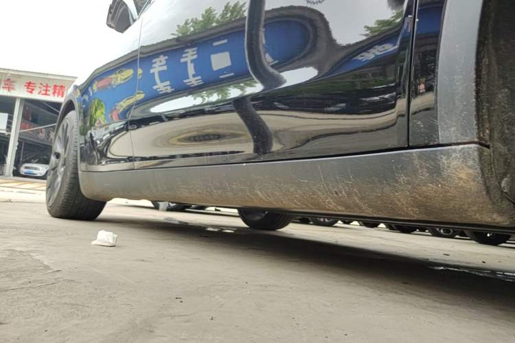 Used Tesla Model Y 2023 High-Performance All-Wheel-Drive Version Right Side Sill