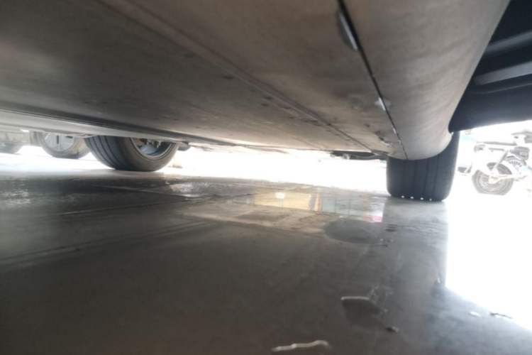 Used Tesla Model Y 2023 Rear-Wheel-Drive Version Right Side Sill