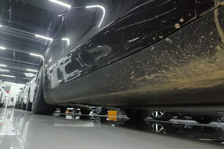 Used Tesla Model Y 2023 Rear-Wheel-Drive Version Right Side Sill
