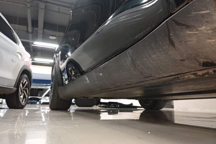 Used Tesla Model Y 2023 Rear-Wheel-Drive Version Right Side Sill