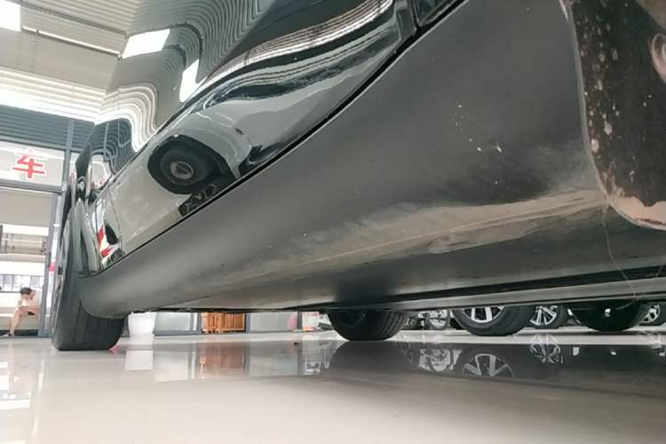 Used Tesla Model Y 2023 Rear-Wheel-Drive Version Right Side Sill