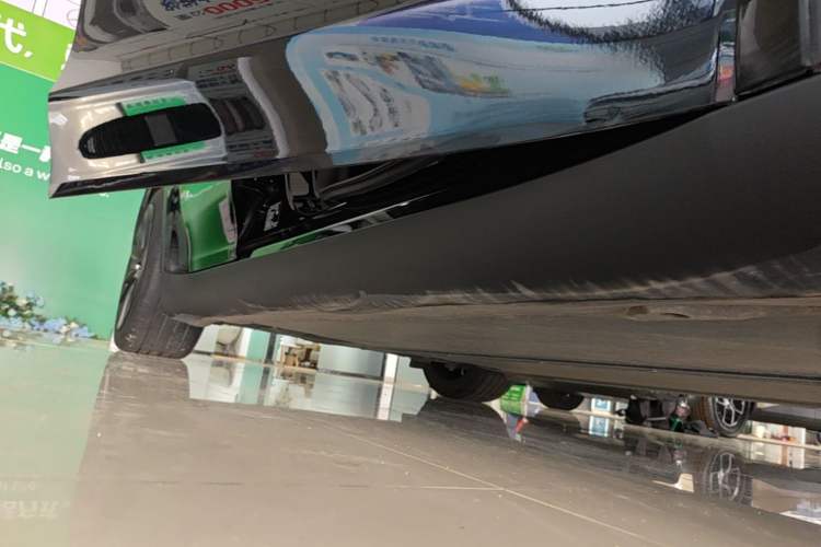 Used Tesla Model Y 2023 Rear-Wheel-Drive Version Right Side Sill