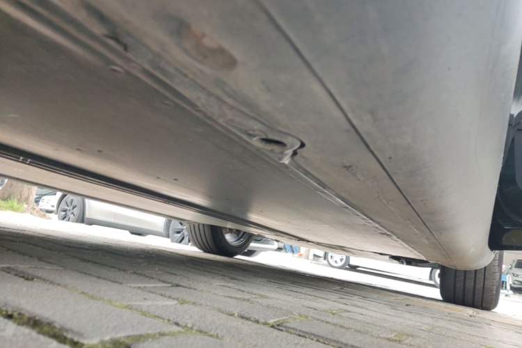 Used Tesla Model Y 2023 Rear-Wheel-Drive Version Right Side Sill