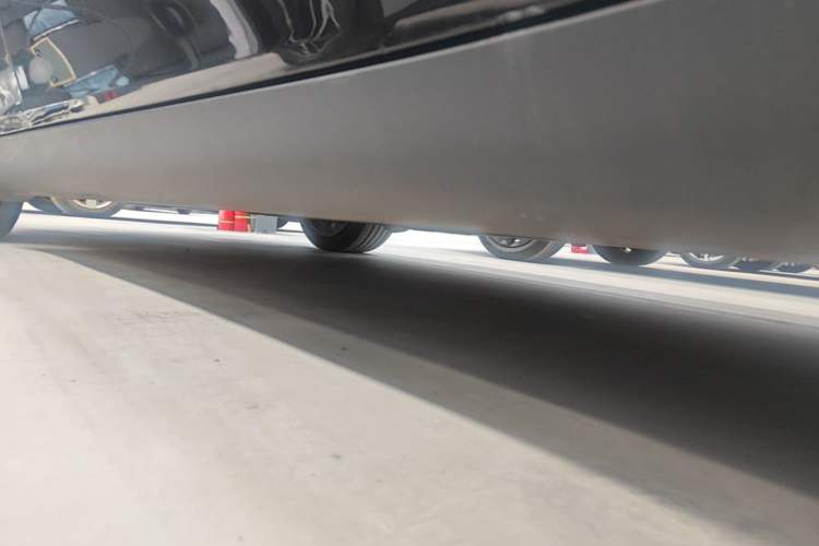 Used Tesla Model Y 2023 Rear-Wheel-Drive Version Right Side Sill