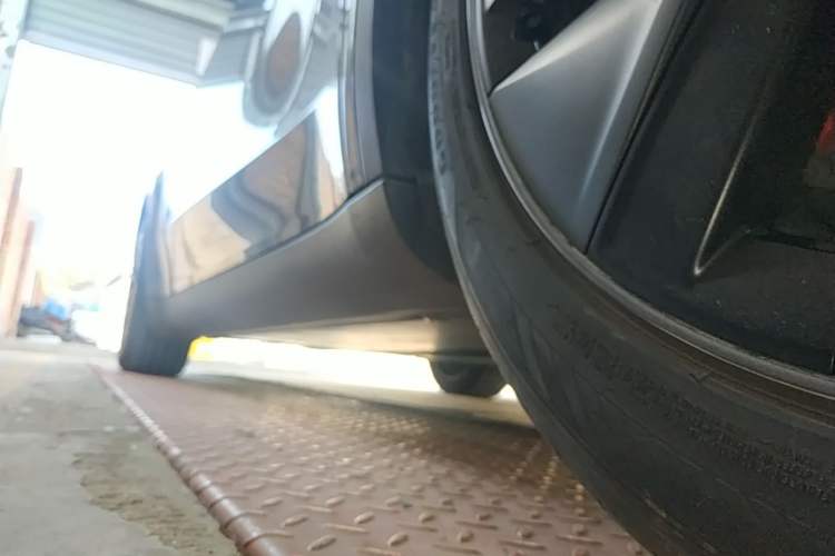 Used Tesla Model Y 2023 Rear-Wheel-Drive Version Right Side Sill