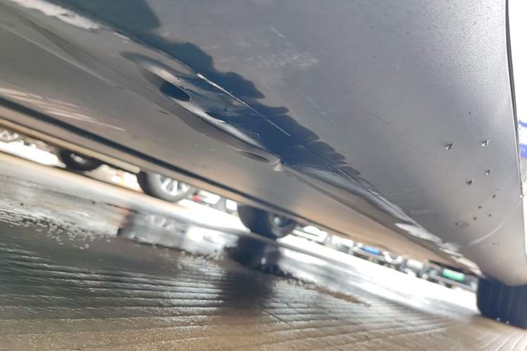 Used Tesla Model Y 2023 Rear-Wheel-Drive Version Right Side Sill