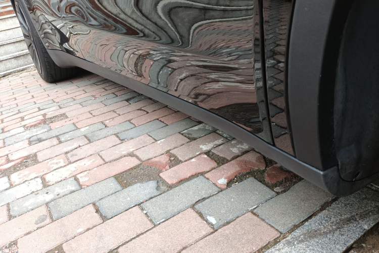Used Tesla Model Y 2023 Rear-Wheel-Drive Version Right Side Sill