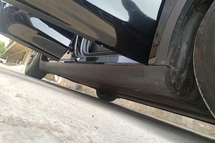 Used Tesla Model Y 2023 Rear-Wheel-Drive Version Right Side Sill