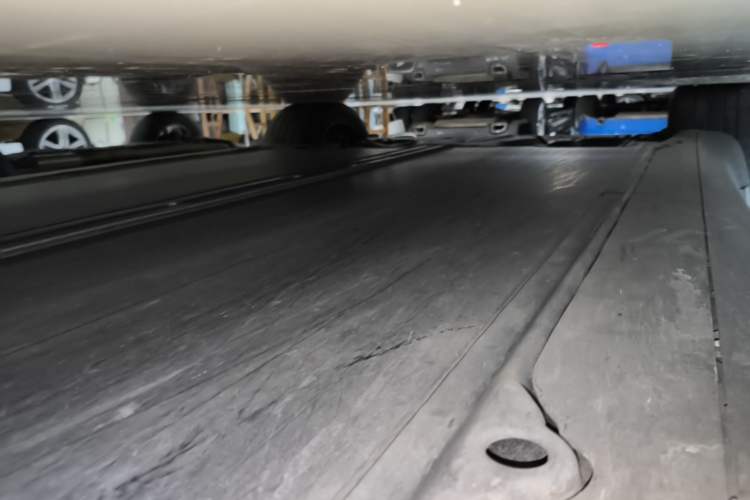 Used Tesla Model Y 2023 Rear-Wheel-Drive Version Right Side Sill