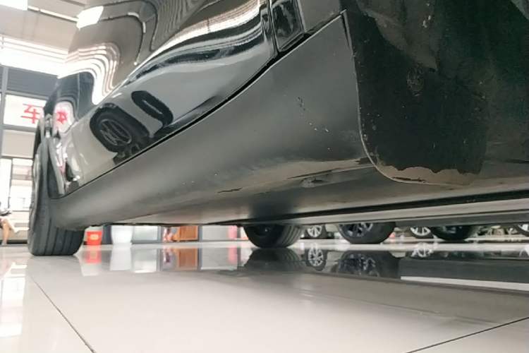 Used Tesla Model Y 2023 Rear-Wheel-Drive Version Right Side Sill
