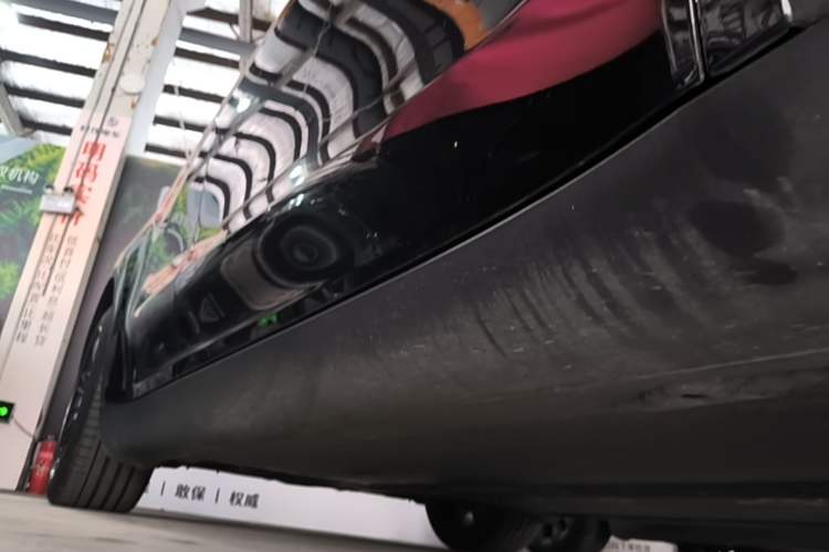Used Tesla Model Y 2023 Long-Range All-Wheel-Drive Version Right Side Sill
