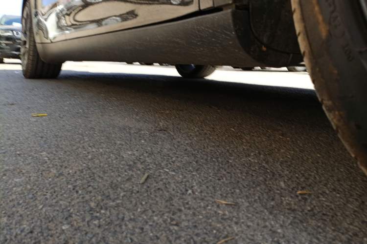 Used Tesla Model Y 2023 Rear-Wheel-Drive Version Right Side Sill