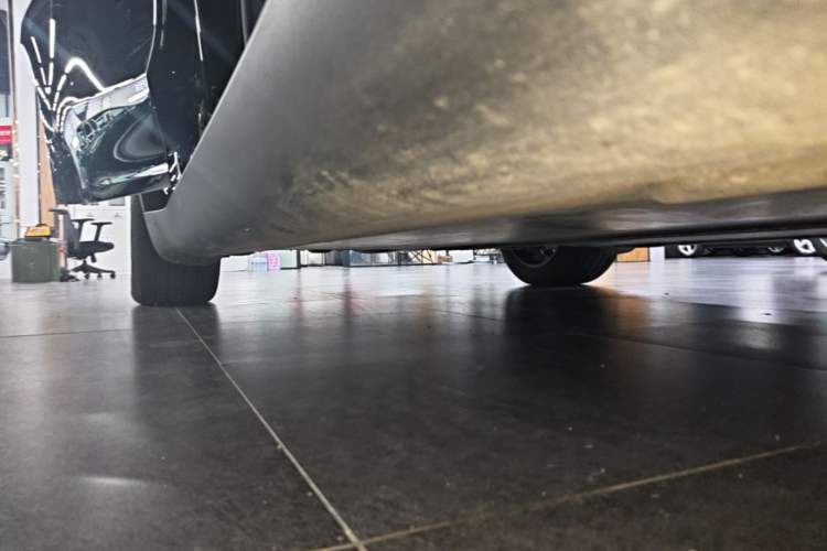 Used Tesla Model Y 2023 Rear-Wheel-Drive Version Right Side Sill