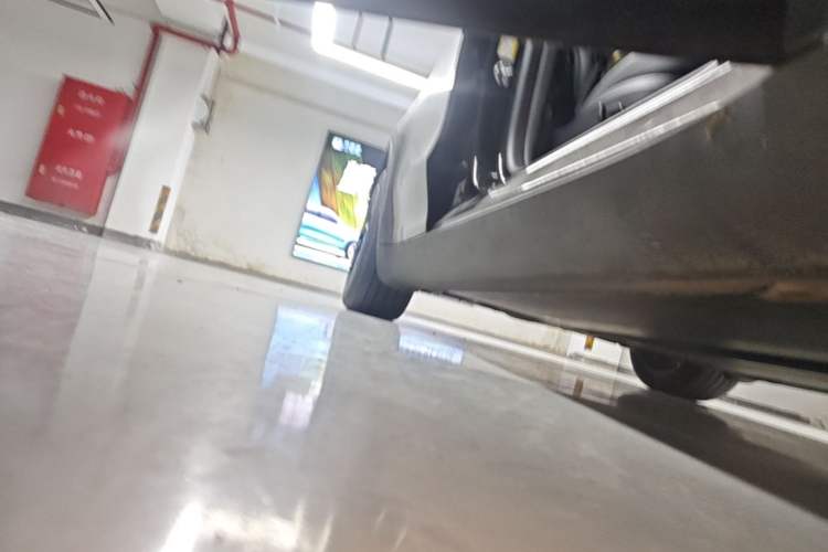 Used Tesla Model Y 2023 Rear-Wheel-Drive Version Right Side Sill