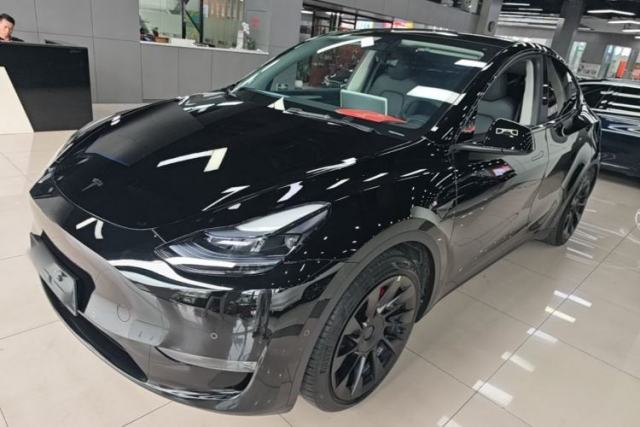Used Tesla Model Y 2023 Long-Range All-Wheel-Drive Version
