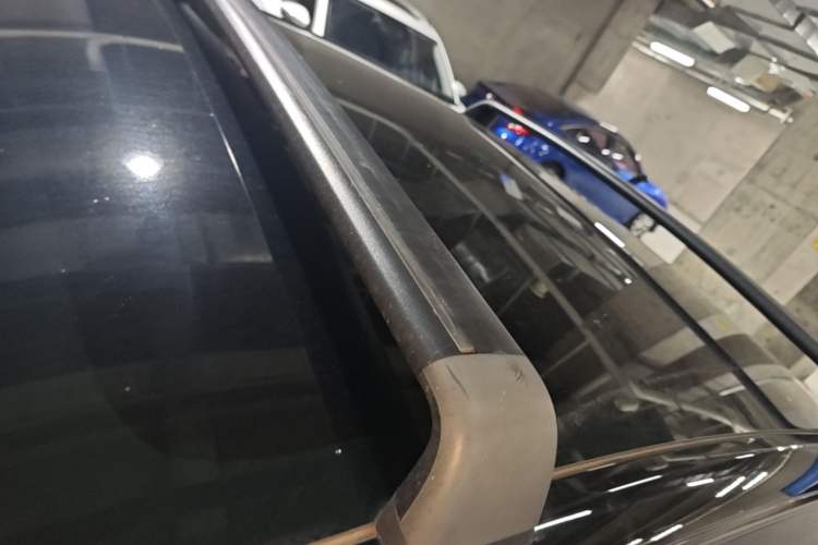 Used Tesla Model Y 2023 Long-Range All-Wheel-Drive Version Roof