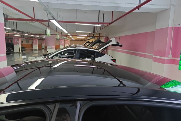 Used Tesla Model Y 2023 Rear-Wheel-Drive Version Roof