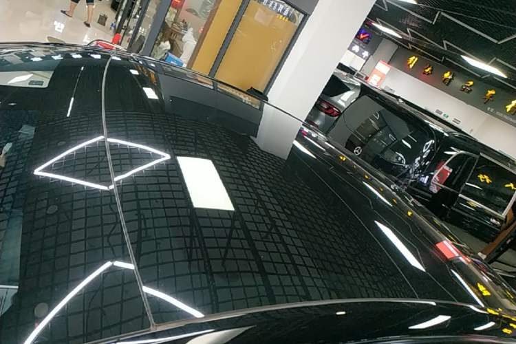 Used Tesla Model Y 2023 Rear-Wheel-Drive Version Roof