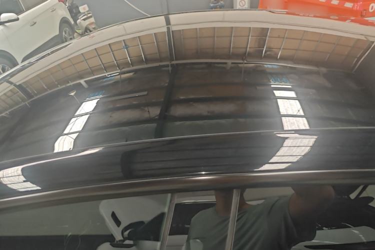 Used Tesla Model Y 2023 Rear-Wheel-Drive Version Roof