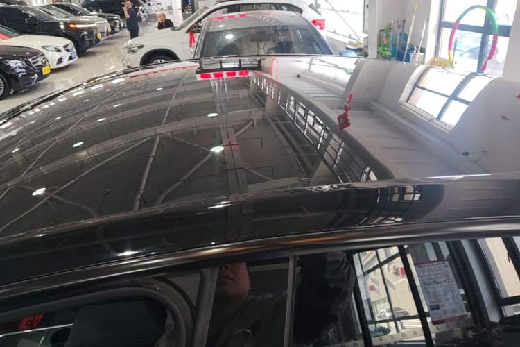 Used Tesla Model Y 2023 Rear-Wheel-Drive Version Roof