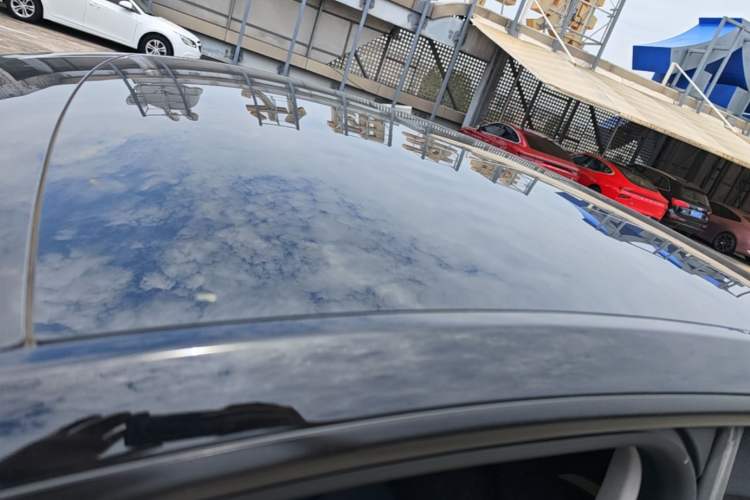 Used Tesla Model Y 2023 Rear-Wheel-Drive Version Roof