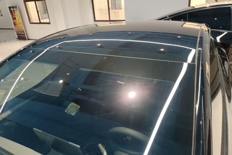 Used Tesla Model Y 2023 Rear-Wheel-Drive Version Roof
