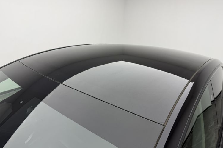 Used Tesla Model Y 2023 Rear-Wheel-Drive Version Roof