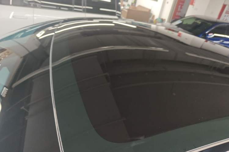Used Tesla Model Y 2023 Rear-Wheel-Drive Version Roof
