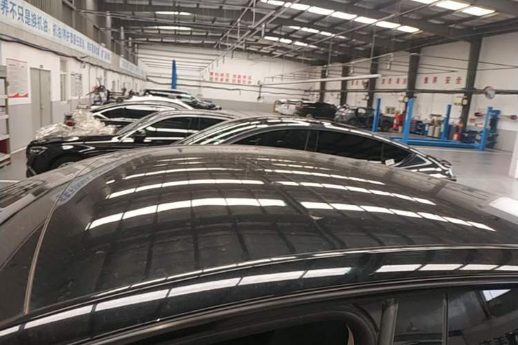 Used Tesla Model Y 2023 Rear-Wheel-Drive Version Roof