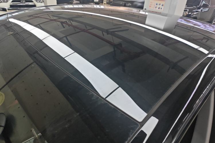 Used Tesla Model Y 2023 Rear-Wheel-Drive Version Roof
