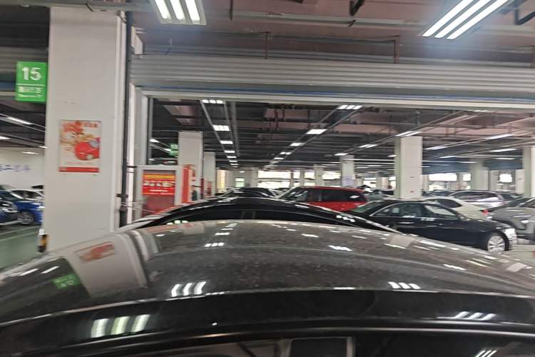 Used Tesla Model Y 2023 Rear-Wheel-Drive Version Roof