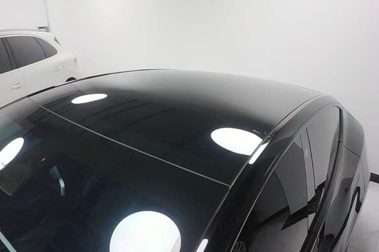 Used Tesla Model Y 2023 Long-Range All-Wheel-Drive Version Roof